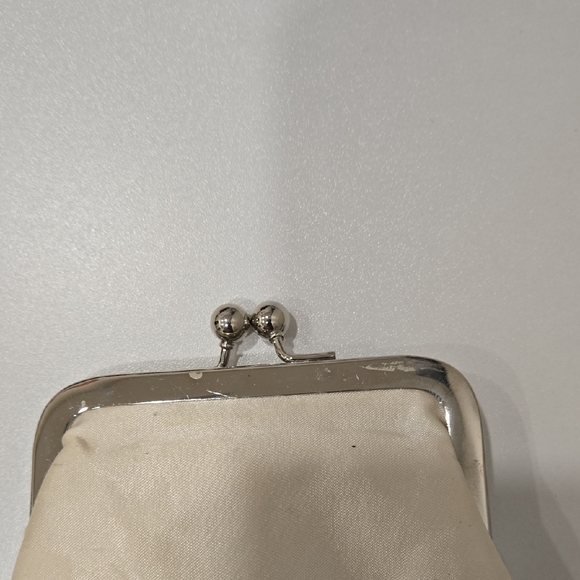 Vintage Pearl-Embellished Cream Clutch - Picture 4 of 13